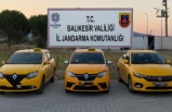 Ayvalık’ta taksici kılığındaki göçmen kaçakçıları yakalandı