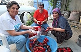 Burhaniye’de kışlık yiyecekler imece ile hazırlanıyor