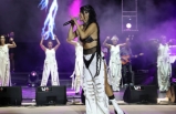 Hande Yener'den muhteşem sahne performansı