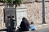 Minibüslü dilenci Ayvalık zabıtasına yakalandı