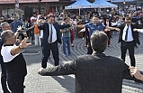 Havran'da kurtuluş coşkusu meydana sığmadı: Protokolü 'Harmandalı' ve 'Zeybek' oynattırdı