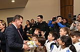 Çocukların spor malzemeleri Başkan Yılmaz’dan