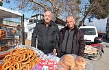 Burhaniyeli simitçi 40 yıldır türkü söylüyor