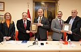 Turhan Çömez'den duygulandıran ziyaret