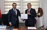 Bandırma Belediye Başkanı Dursun Mirza mazbatasını aldı