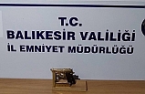 Edremit’te kız meselesinden husumetlisini tabanca ile vurdu  