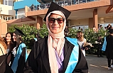 Burhaniye'de 5 çocuk annesinin diploma sevinci