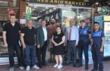 Burhaniye'de kaldırımlar, esnaf iş birliği ile düzenleniyor
