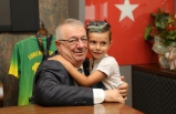 Vatandaşlar Başkan Ertaş ile kucaklaştı