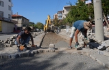 Burhaniye'de yollar yenileniyor