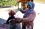 Salça makinesi domates üreticisinin yüzünü güldürdü
