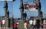 Ayvalık’ta bir meczup Atatürk anıtına balyozla saldırdı
