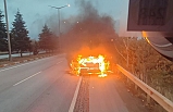 Balıkesir Altıeylül’de seyir halindeki otomobil alev alev böyle yandı