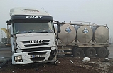 Balıkesir Manyas’ta süt tırı orta refüje çıktı: 1 yaralı