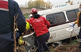 Susurluk’ta çalıntı minibüs kaza yaptı, yaralandı