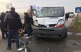 Ayvalık’ta minibüs taş duvara çarptı: 1 yaralı