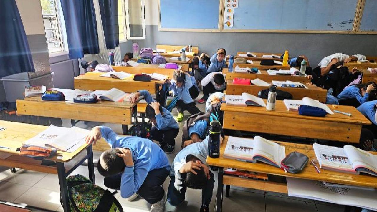 Balıkesir'de Tüm Okullarda Eş Zamanlı Deprem Tatbikatı Gerçekleştirildi