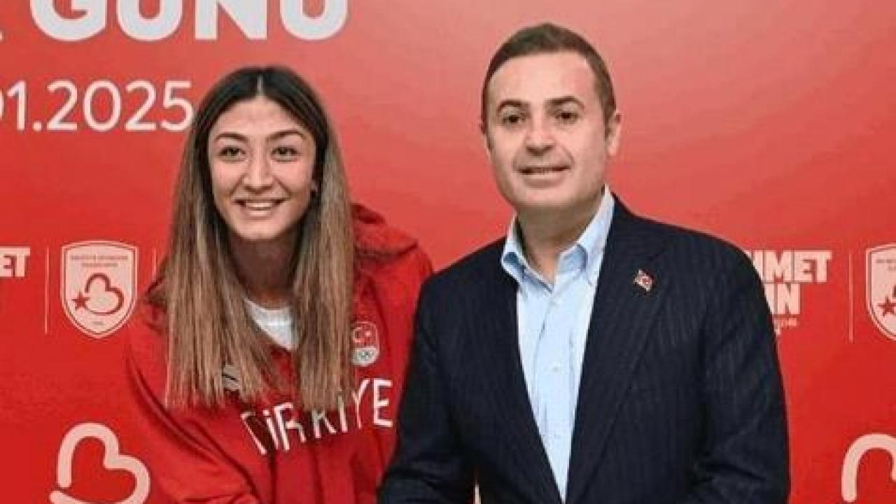 Balıkesir’in gururu Nafia Kuş Aydın 2. kez dünya şampiyonu oldu.