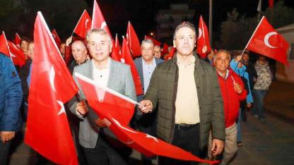 Burhaniye’de Cumhuriyet’in 102. Yılı Fener Alayıyla Kutlandı