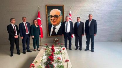 KKTC’nin 42. Kuruluş yıl dönümünde Denktaş’ın mezarı ziyaret edildi