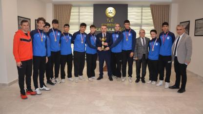 Edremit’te Şampiyonlardan Kaymakam Ziyareti