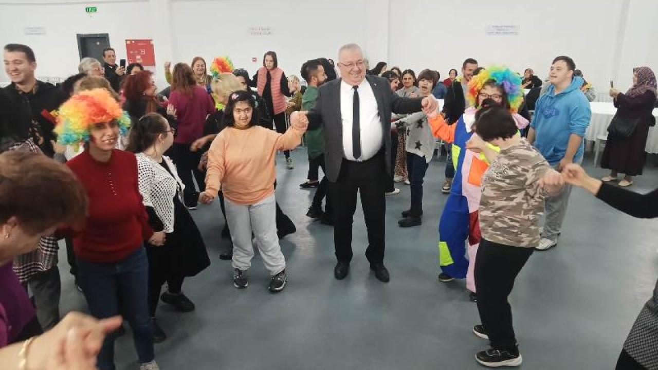 Engelliler, Başkan Ertaş'la neşeli bir gün geçirdi