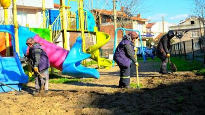 Altıeylül Belediyesi Park ve Bahçeler Müdürlüğü ekipleri kış mesaisinde