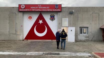 Ayvalık’ta Kendisini Emniyet Müdürü Olarak Tanıtan Şantajcıya Polis Darbesi