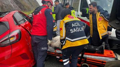 Balıkesir otobanda tek taraflı kaza: 2 yaralı