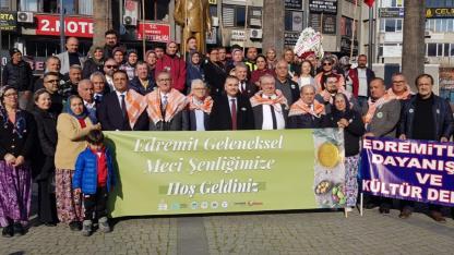 Edremit’te zeytin hasadı 'Meci Şenliği' ile sona erdi: Zeytin kokusu sokaklara yayıldı