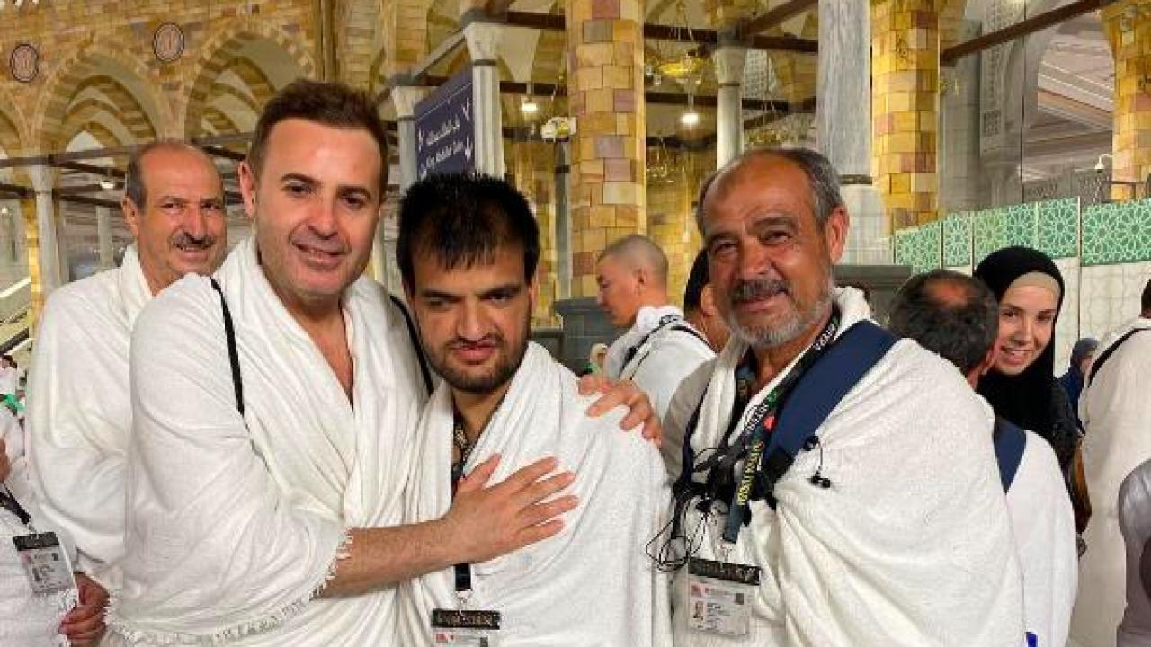 Umre ziyaretini tamamlayan Başkan Akın yurda döndü