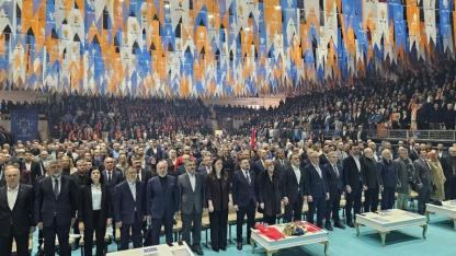 Balıkesir’de AK Parti’ye Toplu Katılım: Kurtdereli Spor Salonu’nda Coşkulu Toplantı