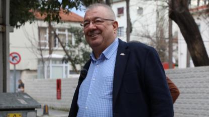 Başkan Ertaş sahaya indi; Edremit’te yol atağı sürüyor