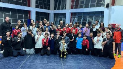 Gürespor Güreşte de zirvede: İlçenin gururu oldu
