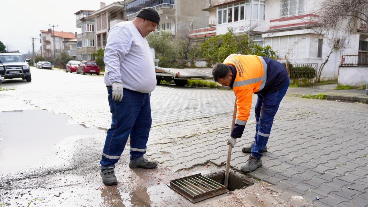 Temizlik işleri ekipleri 7/24 sahada