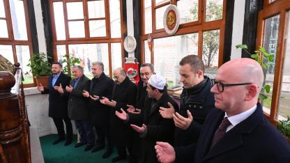 Balıkesir’de bayram namazı yoğun katılımla kılındı