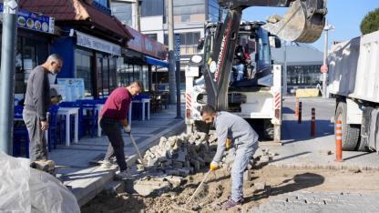 Burhaniye Belediyesi Fen İşleri Müdürlüğü Ekipleri Çalışmalarını Sürdürüyor