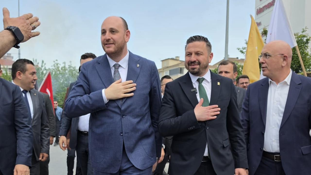 Ak Parti Teşkilatları Balıkesir’de Şahlandı: "Siyasetimizin Merkezinde Millet, Rotasında Hizmet Var!"
