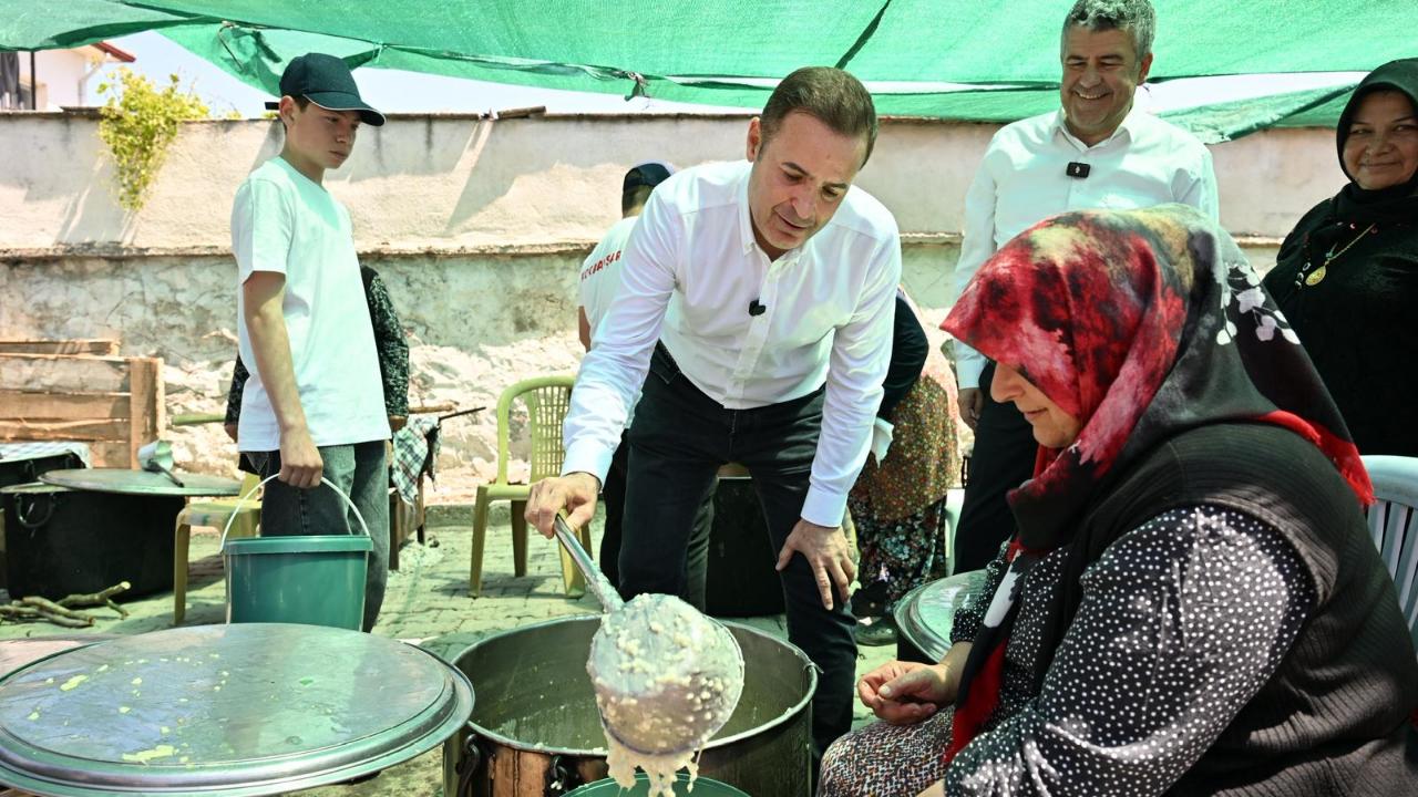 Akın’dan Karesi Çıkarması: Hem Hayırlara Katıldı Hem Anneler Günü’nü Kutladı