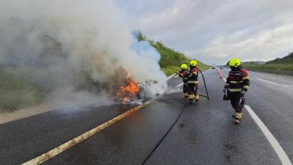 Altıeylül'de otomobil alevlere teslim oldu