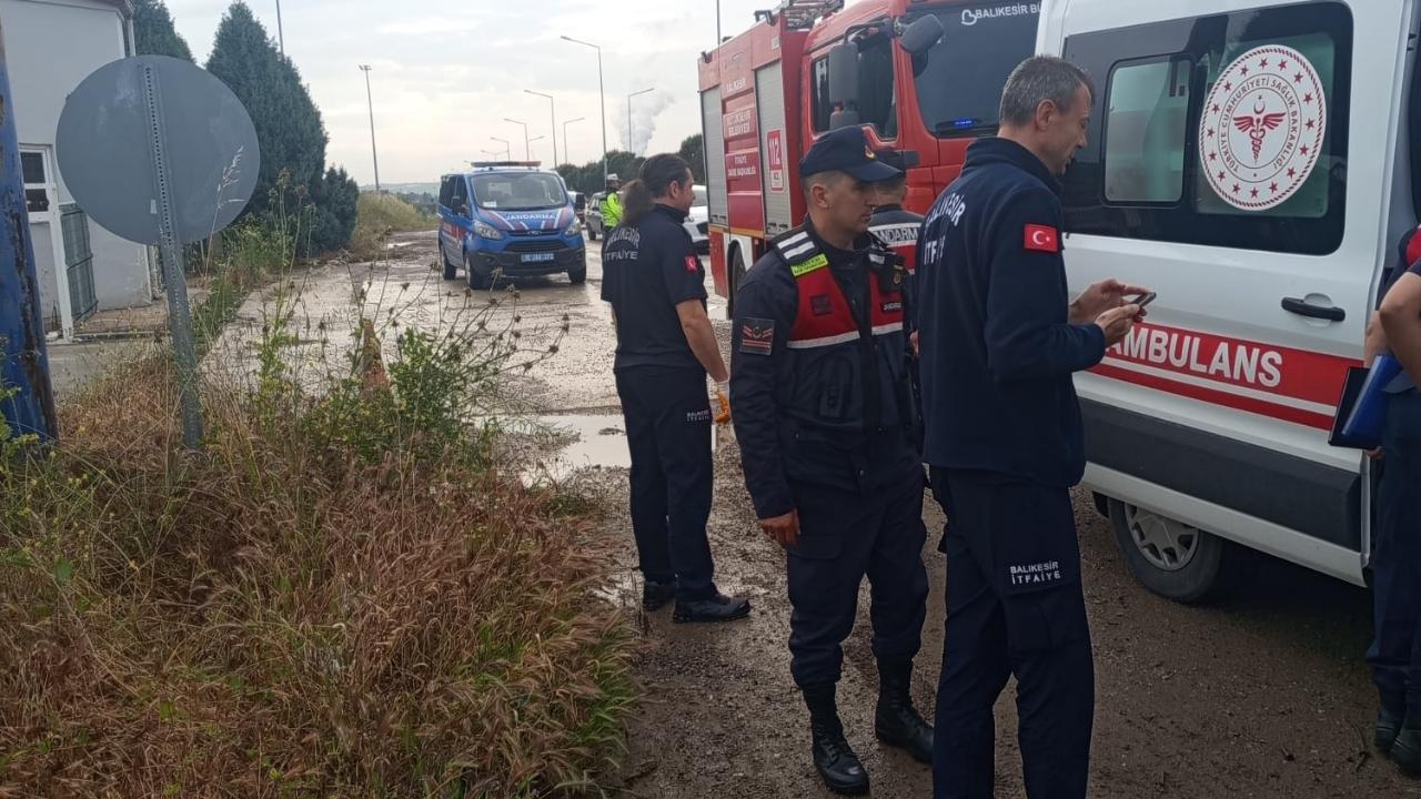 Altıeylül’de park halindeki tıra çarptı: 1 yaralı
