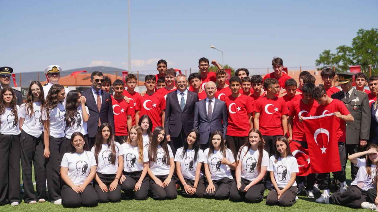 Ayvalık’ta 19 Mayıs Coşkusu