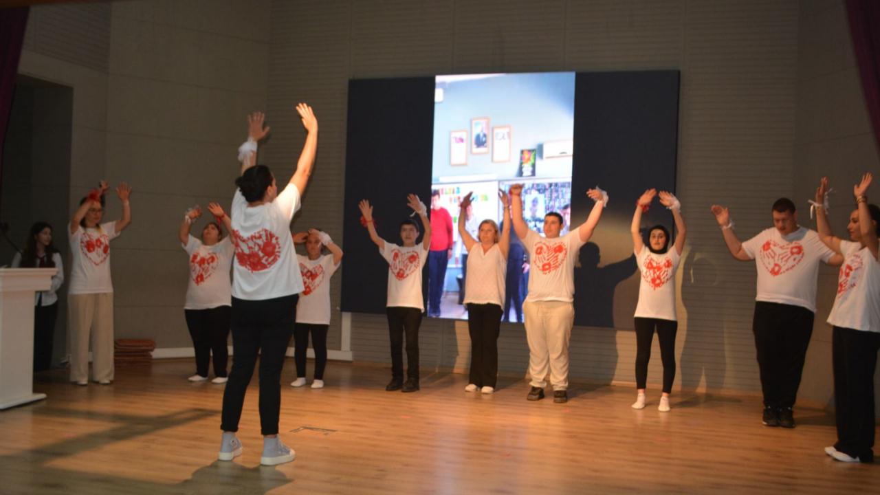 Ayvalık’ta Özel Öğrencilerden Anlamlı Gösterim