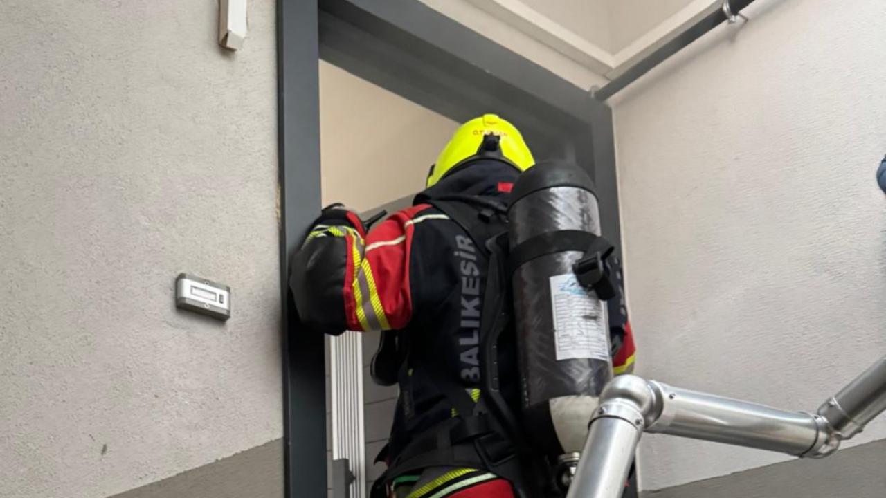 Bandırma’da apartman dairesinde yangın paniği