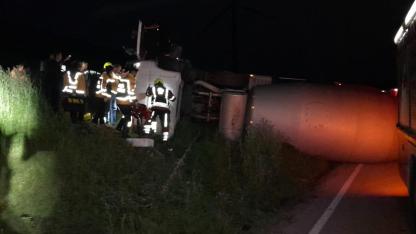 Bandırma’da beton mikseri devrildi: Sürücü yaralandı