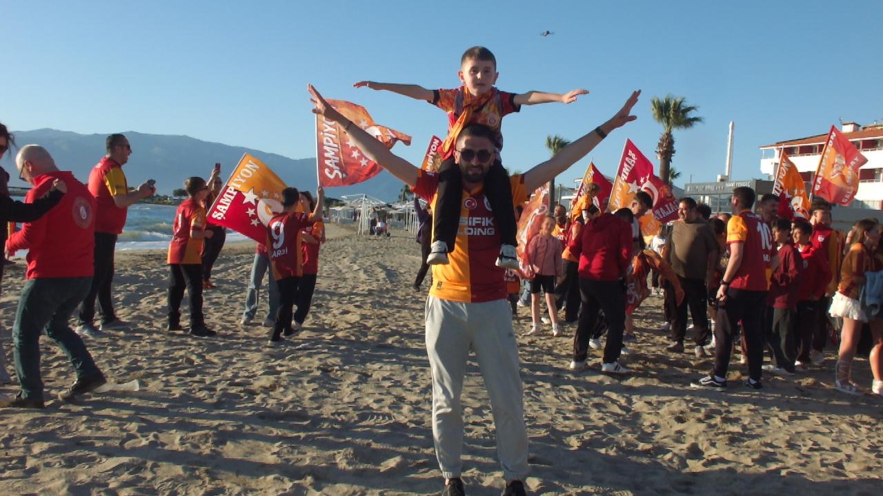 Burhaniye de Galatasaraylılar sahilde şampiyonluk kutlaması yaptı