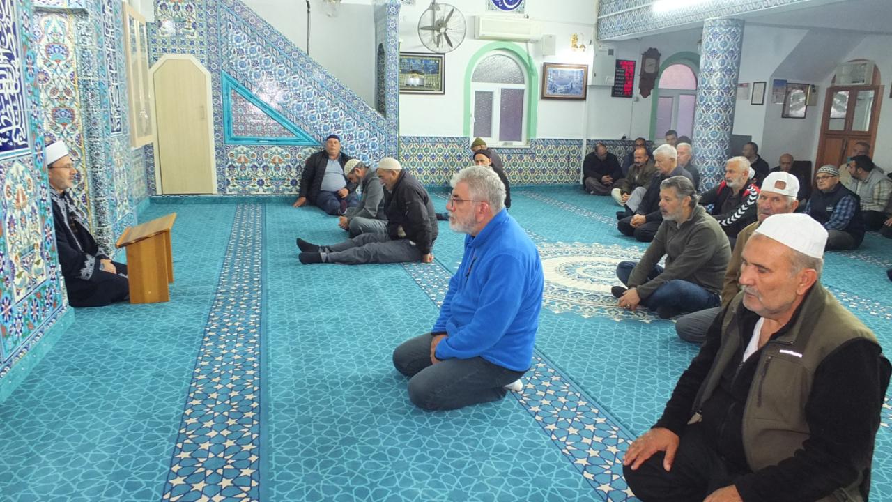 Burhaniye’de Sabah Namazı Buluşması Hacı Gürsesler Camiinde yapıldı