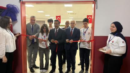 Burhaniye’de TÜBİTAK 4006-A Bilim Fuarı açıldı