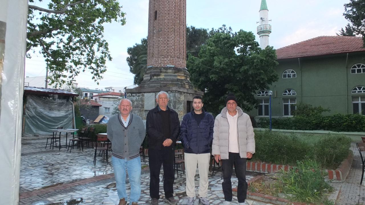 Burhaniye’de yalnız minare mahallenin simgesi oldu