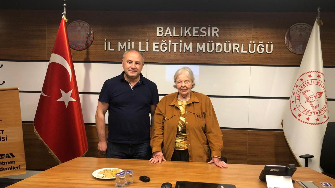 Edebiyatın Hafızasına Yolculuk: Prof. Dr. İnci Enginün Balıkesir'de Öğretmenlerle Buluştu